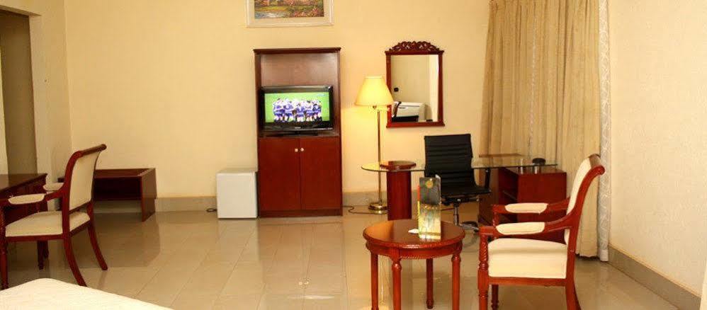 Palace Hotel Ouagadougou Buitenkant foto